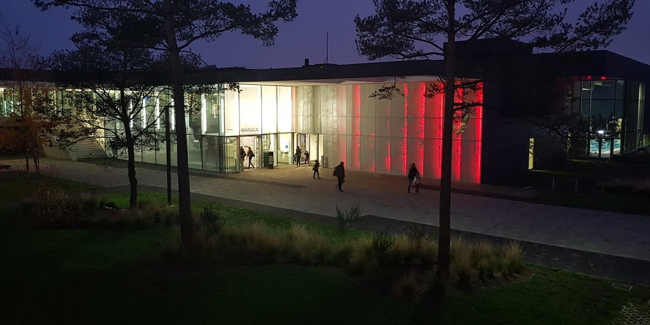 De Nekker in het donker